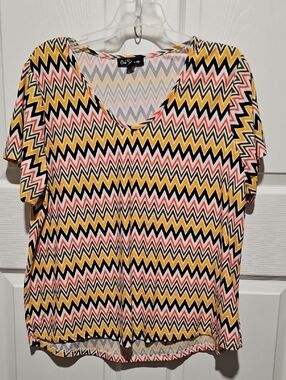 One Step Ahead Zigzag V-Neck Tee in Yellow, Black & Pink